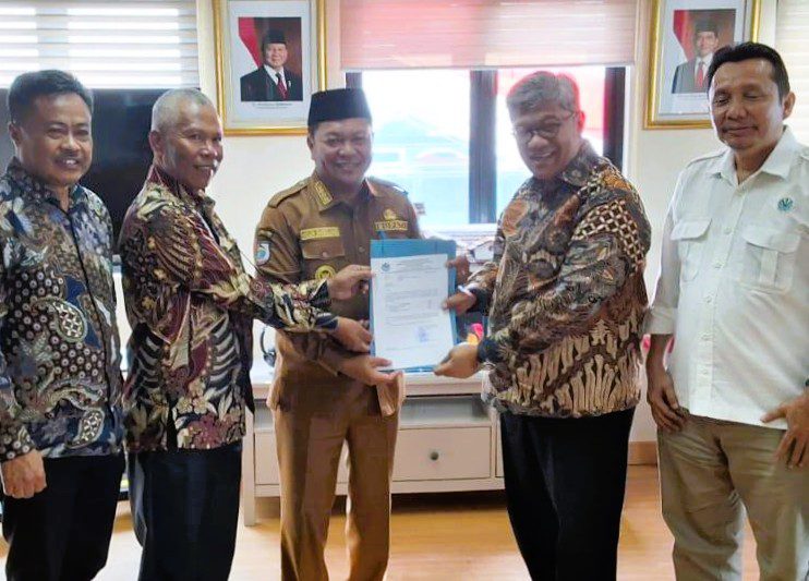 Penguatan Sistem Pengelolaan Sampah, Mamasa Terima Bantuan dari KLHK