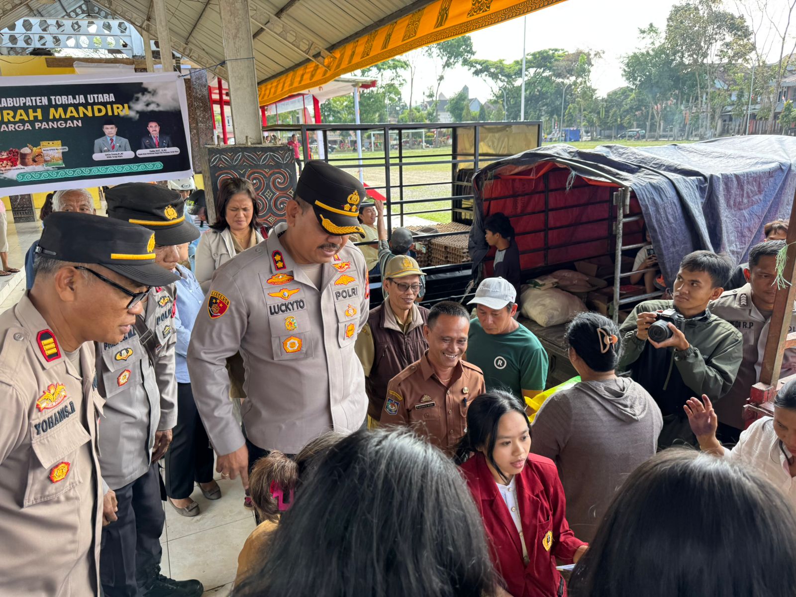 Kapolres Toraja Utara Pantau Gerakan Pangan Murah, Dialog Bersama Warga