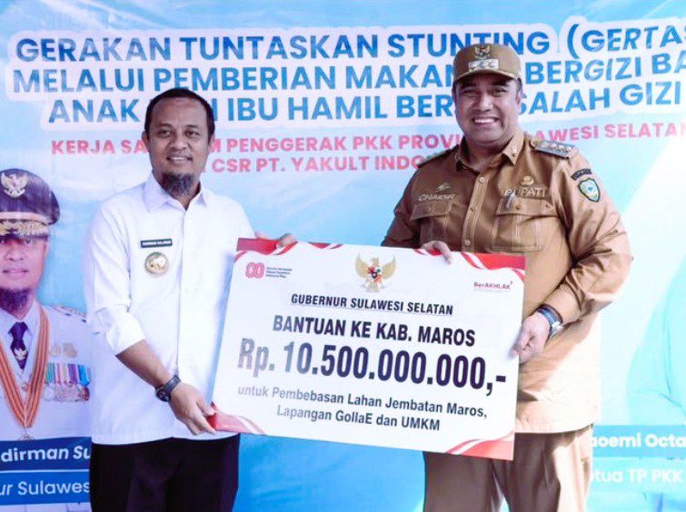 Gubernur Sulsel Serahkan Rp10,5 M untuk Jembatan, Lapangan, dan Penanganan Stunting di Maros