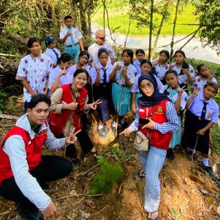 Mahasiswa KKN Unhas Gelar Sosialisasi Mitigasi Longsor dan Tanam Pohon di Nanggala