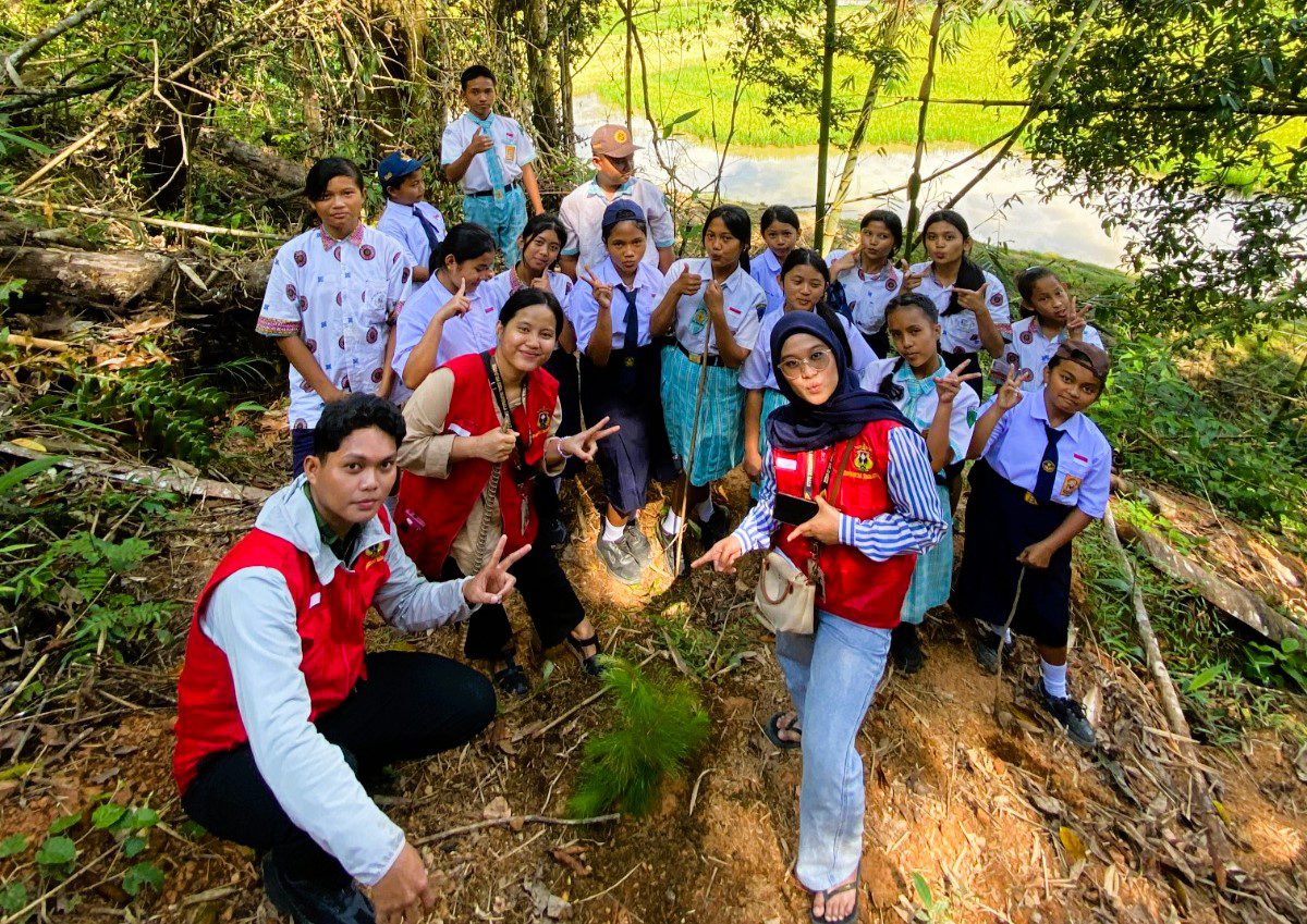 Mahasiswa KKN Unhas Gelar Sosialisasi Mitigasi Longsor dan Tanam Pohon di Nanggala