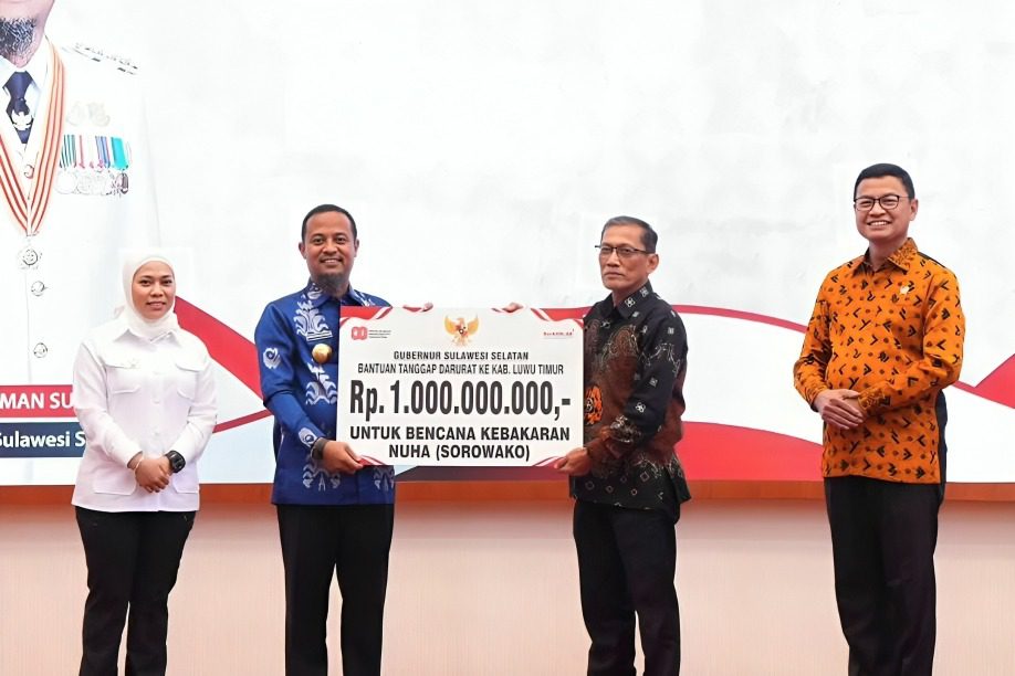 Gubernur Sulsel Serahkan Bantuan Rp1 Miliar untuk Korban Kebakaran di Sorowako