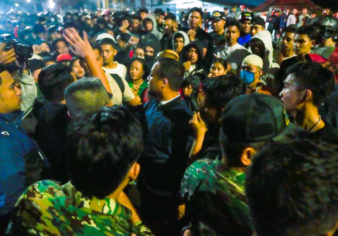 Temui Massa Aksi, Gubernur Sulsel Imbau Masyarakat Menahan Diri dan Jaga Sulsel