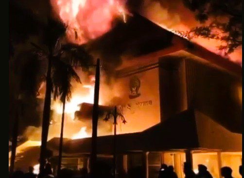 Aksi Unjuk Rasa Berujung Tragedi: Gedung DPRD Makassar Terbakar, Empat Orang Meninggal