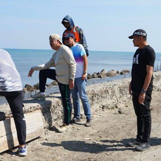 Bupati Pinrang Pantau Progres Pembangunan Jalan dan Penahan Pantai Ammani Langnga