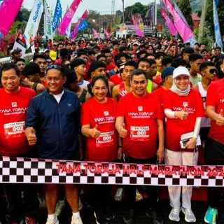 Tana Toraja Half Marathon 2025 Sukses Digelar, Bupati dan Ketua TP PKK Turut Berlari
