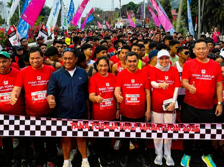 Tana Toraja Half Marathon 2025 Sukses Digelar, Bupati dan Ketua TP PKK Turut Berlari