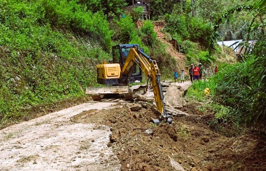 Akses Jalan Lemsa–Pebassian Kembali Terbuka Usai Penanganan Darurat