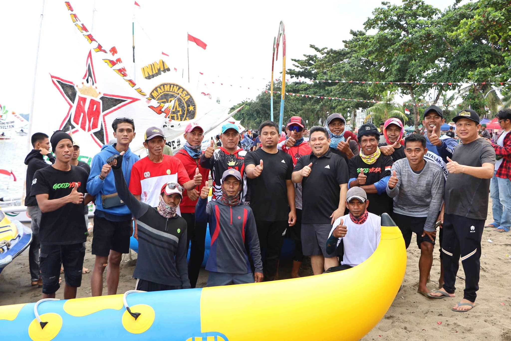 Wali Kota Parepare Tasming Hamid Lepas Lomba Perahu Tradisional Sandeq di PantaiKu