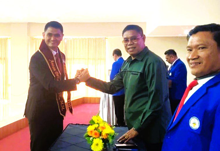 UKI Paulus Makassar Kukuhkan 247 Lulusan Pascasarjana, Termasuk Ajudan Presiden 2 UKI Paulus Makassar Kukuhkan 247 Lulusan Pascasarjana, Termasuk Ajudan Presiden