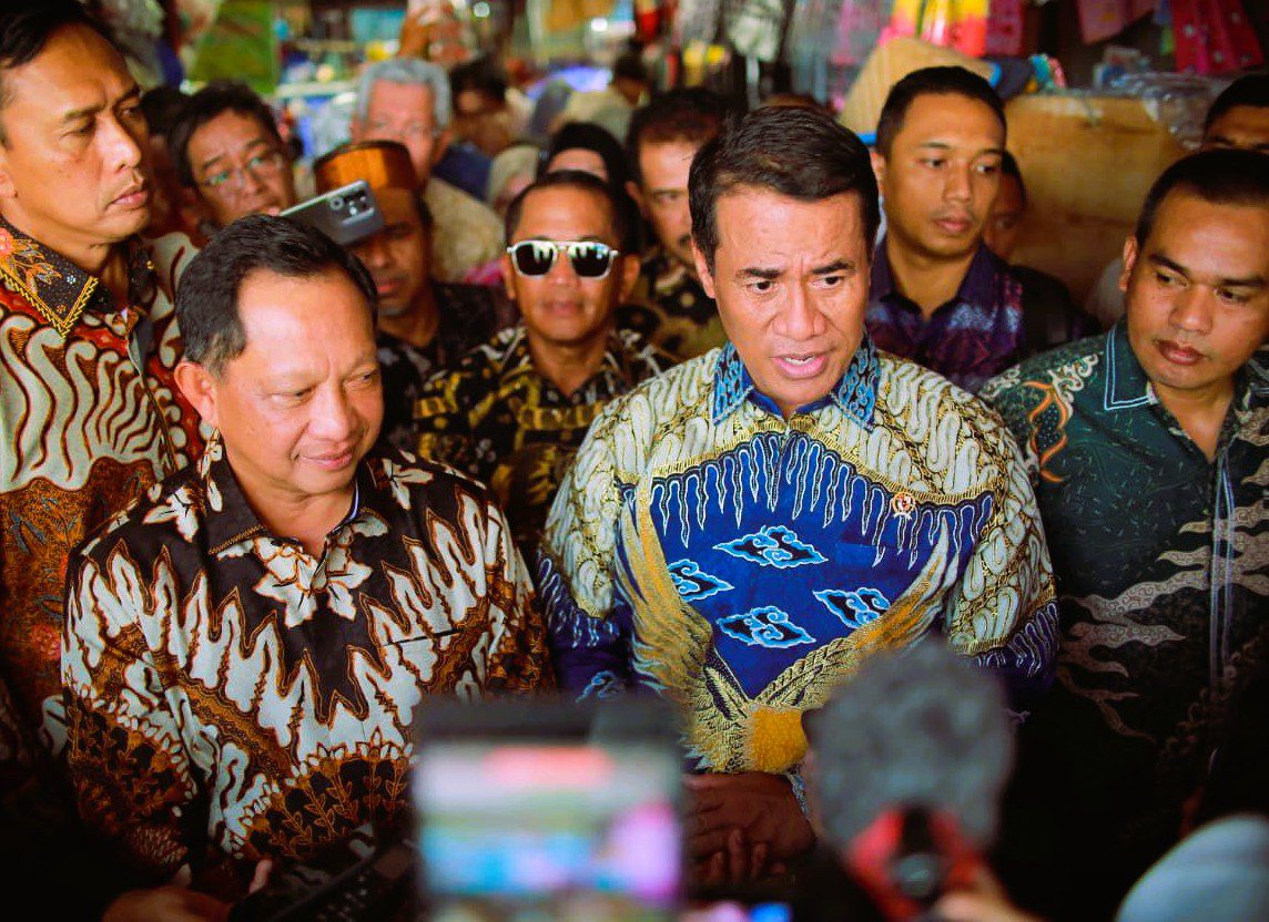 Mendagri Tito Apresiasi Penurunan Inflasi, SPHP Bantu Stabilkan Harga Beras 1 Mendagri Tito Apresiasi Penurunan Inflasi, SPHP Bantu Stabilkan Harga Beras