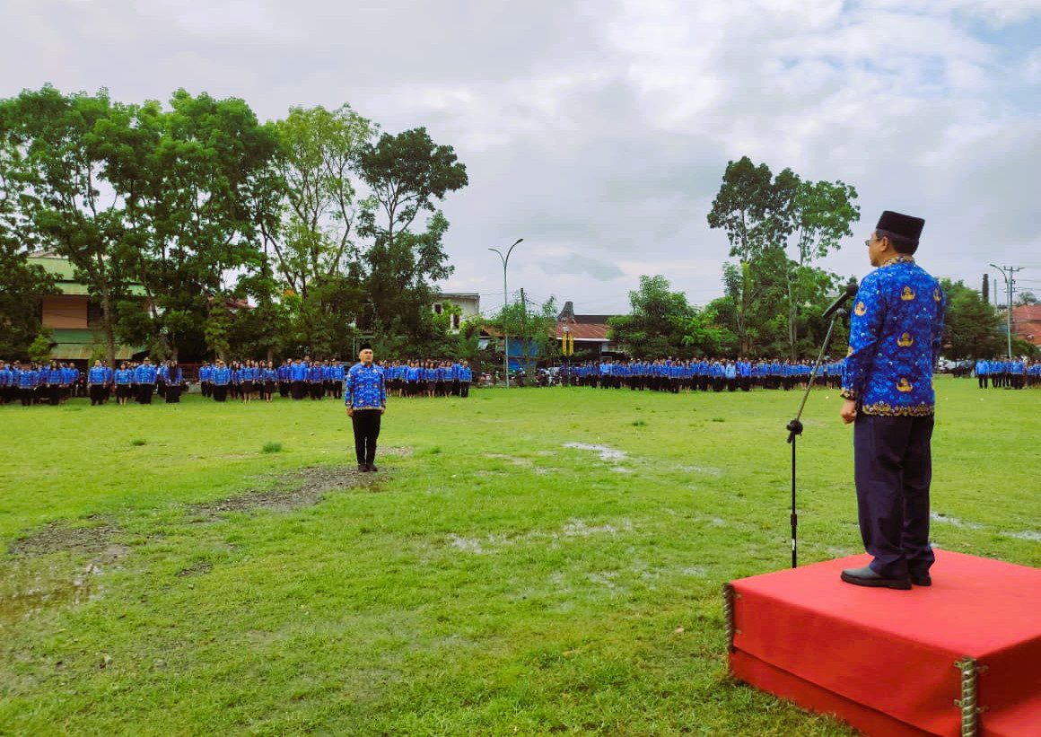 Peringatan Hari Kesadaran Nasional dan HUT PMI ke-80: Bupati Toraja Utara Lepas Kontingen PMR dan Serahkan Bibit Pohon 2 Peringatan Hari Kesadaran Nasional dan HUT PMI ke-80: Bupati Toraja Utara Lepas Kontingen PMR dan Serahkan Bibit Pohon