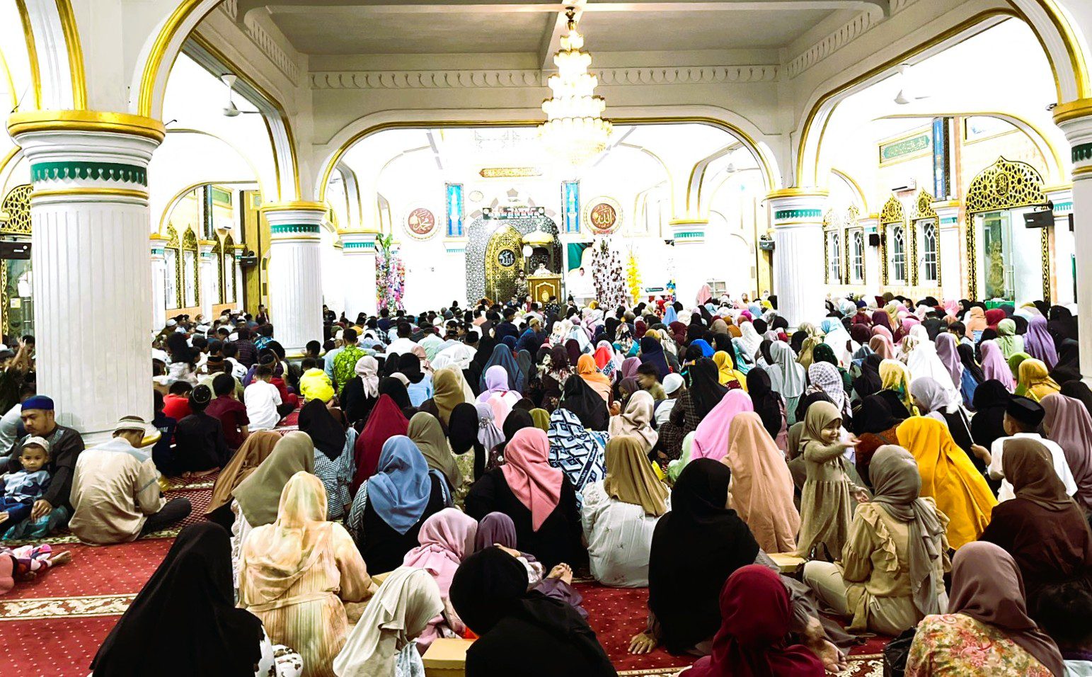 Maulid Nabi Muhammad SAW di Masjid Besar Rantepao, Bupati Toraja Utara Ajak Warga Jaga Kedamaian dan Toleransi 2 Maulid Nabi Muhammad SAW di Masjid Besar Rantepao, Bupati Toraja Utara Ajak Warga Jaga Kedamaian dan Toleransi