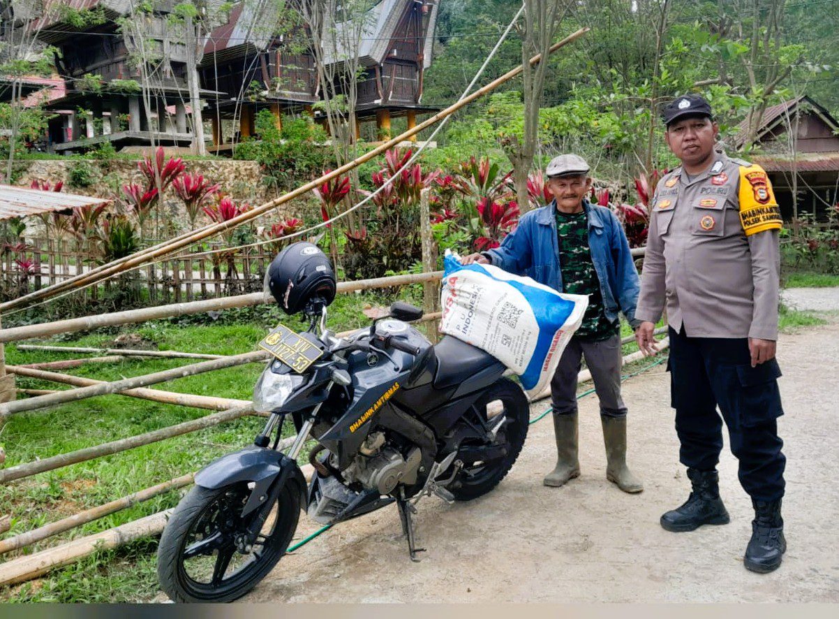 Polisi di Sanggalangi Sisihkan Gaji untuk Beli Pupuk, Dukung Ketahanan Pangan Warga