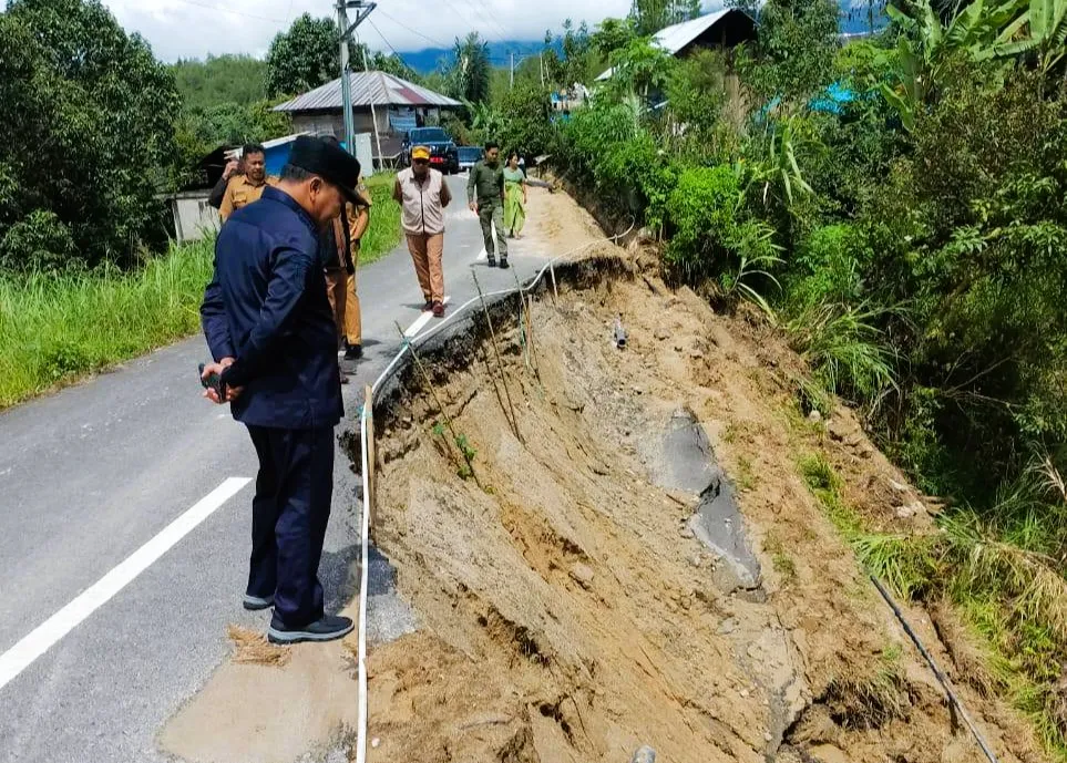 Bupati Mamasa Tinjau Lokasi Longsor di Perbatasan Kariango–Tawalian Timur