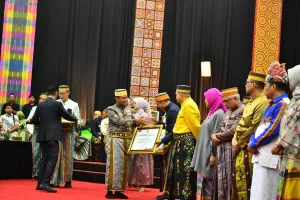 Tingkat Pengangguran Terendah di Sulsel, Enrekang Raih Penghargaan dari Gubernur