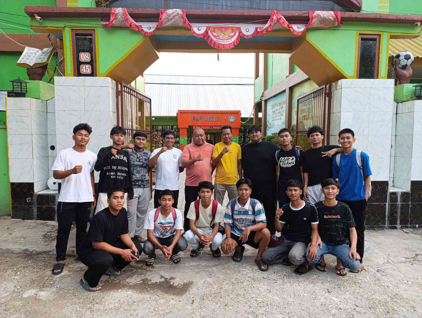 Ketua KONI Parepare Lepas Tim Futsal ke Ajang Praporprov di Makassar