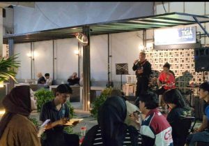 Begini Cara Brimob Parepare Sampaikan Pesan Kamtibmas di Kafe