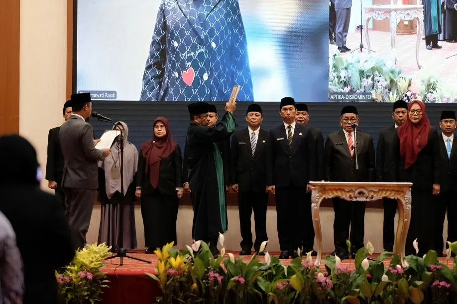 Gubernur Andi Sudirman Lantik 15 Pejabat Baru Lingkup Pemprov Sulsel 1 Gubernur Andi Sudirman Lantik 15 Pejabat Baru Lingkup Pemprov Sulsel
