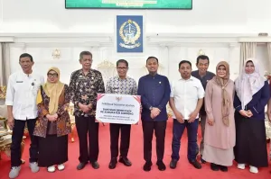 Dorong Swasembada Pangan, Gubernur Sulsel Salurkan Bantuan Benih ke Soppeng dan Sidrap