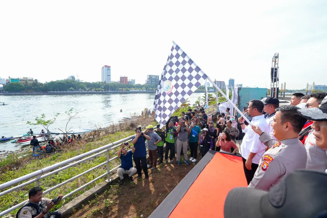 Gubernur Andi Sudirman Resmi Buka Katinting Race 2025, Tekankan Sportivitas dan Silaturahmi 1 Gubernur Andi Sudirman Resmi Buka Katinting Race 2025, Tekankan Sportivitas dan Silaturahmi