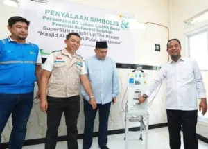 Gubernur Sulsel Resmikan 1.486 Unit Listrik Tenaga Surya untuk 80 Desa Terpencil