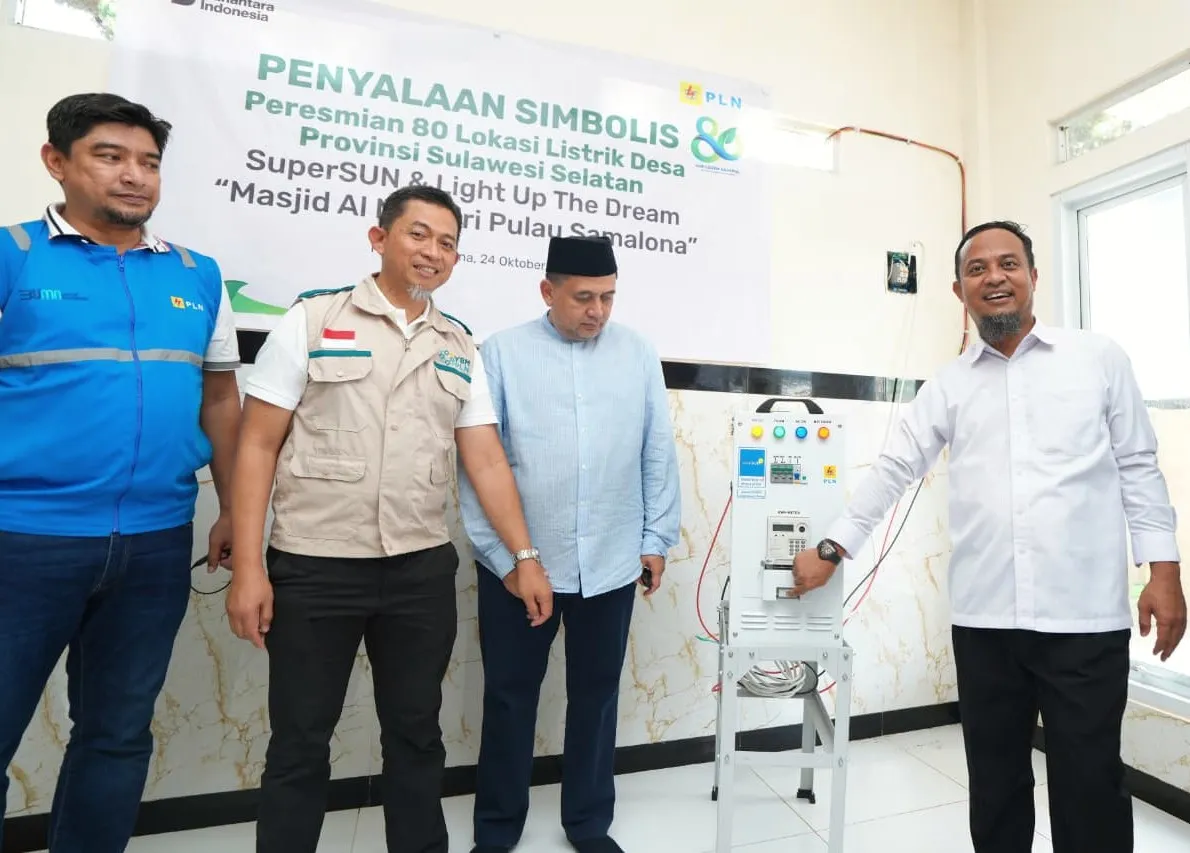 Gubernur Sulsel Resmikan 1.486 Unit Listrik Tenaga Surya untuk 80 Desa Terpencil