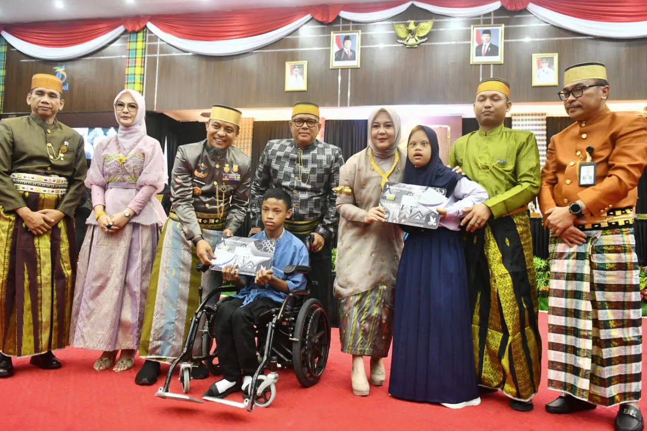 902 Siswa Disabilitas di Sulsel Terima Bantuan Tabungan Pendidikan dari Gubernur Andi Sudirman
