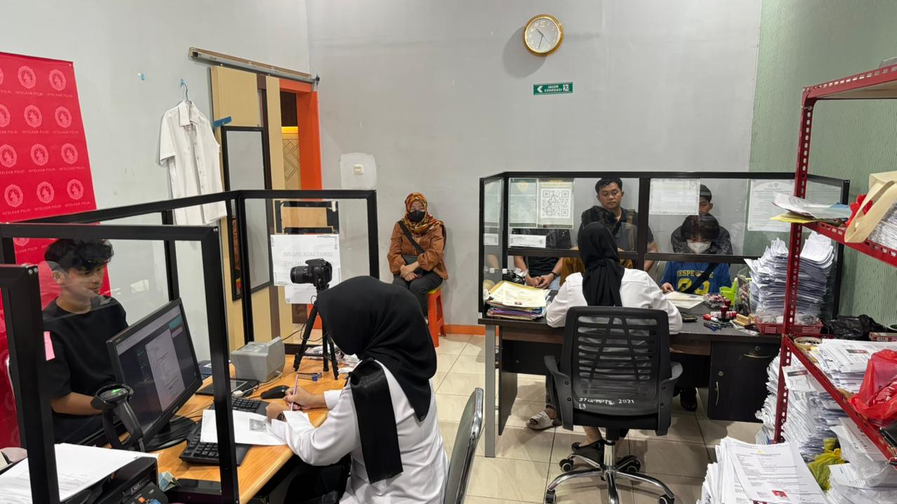 Polres Parepare Sosialisasikan SKCK Full Online, Mudah dan Gampang, Silahkan Unduh Super App Polri di Playstore 1 Polres Parepare Sosialisasikan SKCK Full Online, Mudah dan Gampang, Silahkan Unduh Super App Polri di Playstore