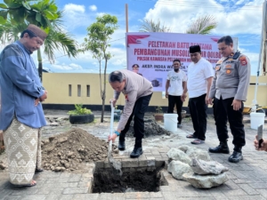 Kapolres Parepare Letakkan Batu Pertama Pembangunan Mushollah Nur Qolbby Polsek KPN Parepare