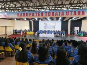 Bupati Frederik Serahkan SK 268 PPPK Tahap II, Puluhan Diduga Lolos Lewat SK “Siluman”
