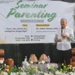 Irwan Hamid Meminta Orang Tua di Pinrang Membatasi Anak Main Gadget