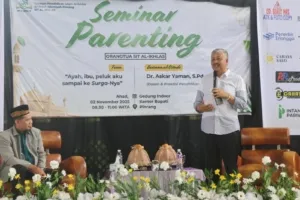 Irwan Hamid Meminta Orang Tua di Pinrang Membatasi Anak Main Gadget