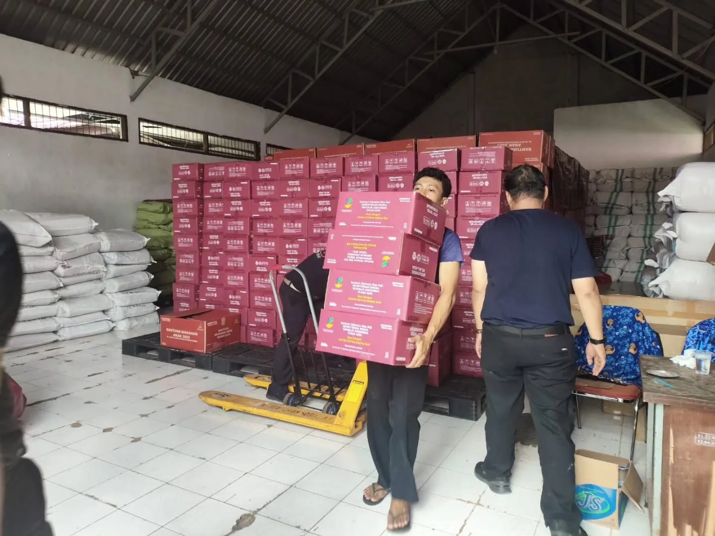 Bantaeng Diterjang Banjir Dua Hari, Gubernur Sulsel Gerak Cepat Kirim Bantuan Darurat 1 Bantaeng Diterjang Banjir Dua Hari, Gubernur Sulsel Gerak Cepat Kirim Bantuan Darurat