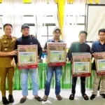 42 Kelompok Tani di Enrekang Terima Bantuan Bibit Jagung