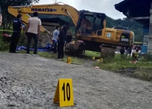Busur, Bom Molotov dan Petasan Ditemukan Polisi Saat Olah TKP Ekskavator Terbakar di Kurra