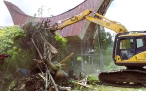 Tongkonan Ka’pun Rata dengan Tanah, Proses Eksekusi Berujung Bentrokan 