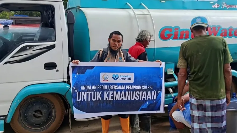 Andalan Peduli Bersama Pemprov Sulsel Salurkan Tiga Truk Air Bersih Siap Minum untuk Korban Banjir Aceh Tamiang