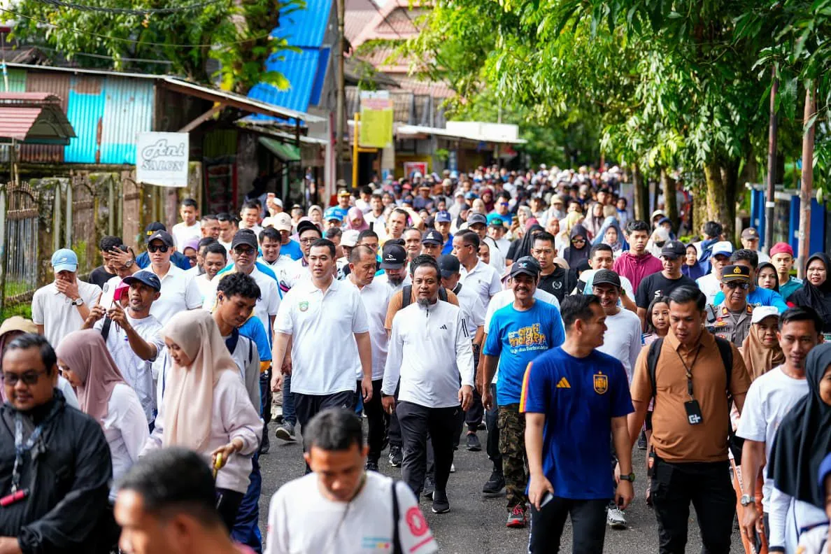 Gubernur Sulsel Lepas Ribuan Peserta Jalan Sehat Anti Mager di Pangkep 1 Gubernur Sulsel Lepas Ribuan Peserta Jalan Sehat Anti Mager di Pangkep