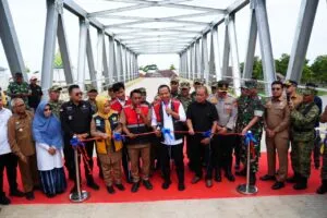 Gubernur Andi Sudirman Resmikan Jembatan Sungai Malake, Akses Sidrap–Wajo Kini Lebih Cepat dan Aman