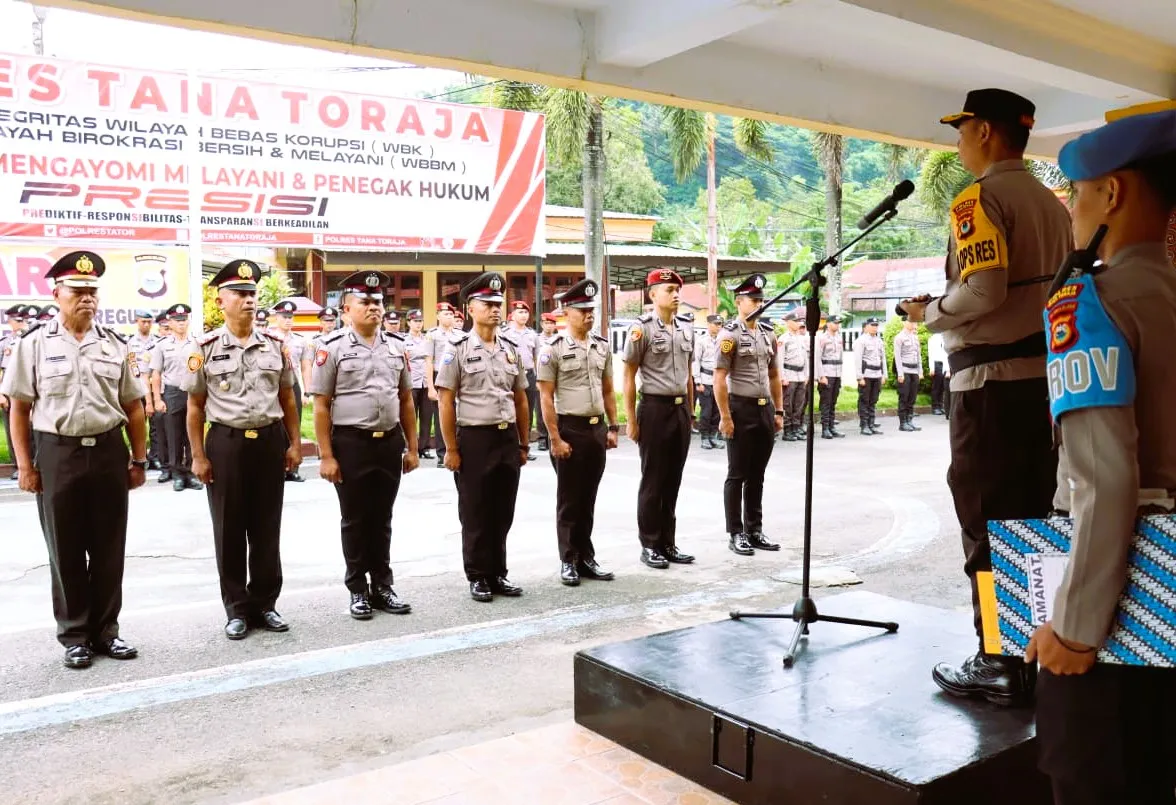 34 Personel Polres Tana Toraja Naik Pangkat, Kapolres Tekankan Profesionalisme