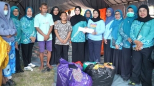 TP PKK dan Dekranasda Parepare Donasikan Bantuan bagi Warga Jalan Menara yang Terdampak Kebakaran