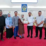 Gubernur Sulsel Serahkan Bantuan kepada Keluarga Korban Kapal Tenggelam di Pangkep