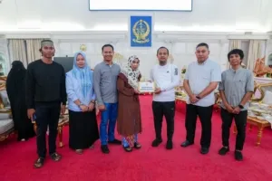 Gubernur Sulsel Serahkan Bantuan kepada Keluarga Korban Kapal Tenggelam di Pangkep