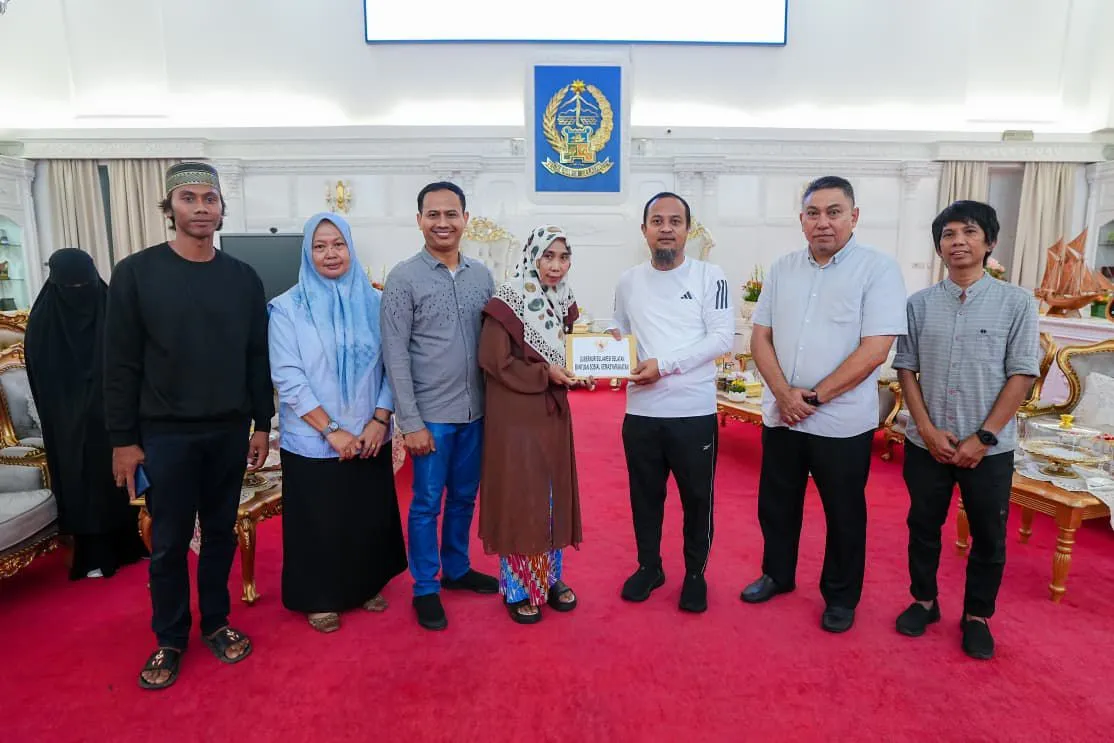 Gubernur Sulsel Serahkan Bantuan kepada Keluarga Korban Kapal Tenggelam di Pangkep