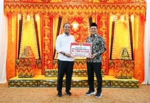 Gubernur Sulsel Serahkan Bantuan Kemanusiaan ke Aceh, Sumut, dan Sumbar