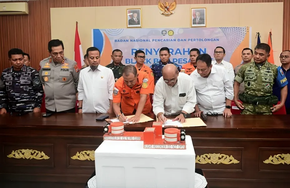 Gubernur Sulsel Saksikan Penyerahan Black Box Pesawat ATR 42-500 PK-THT