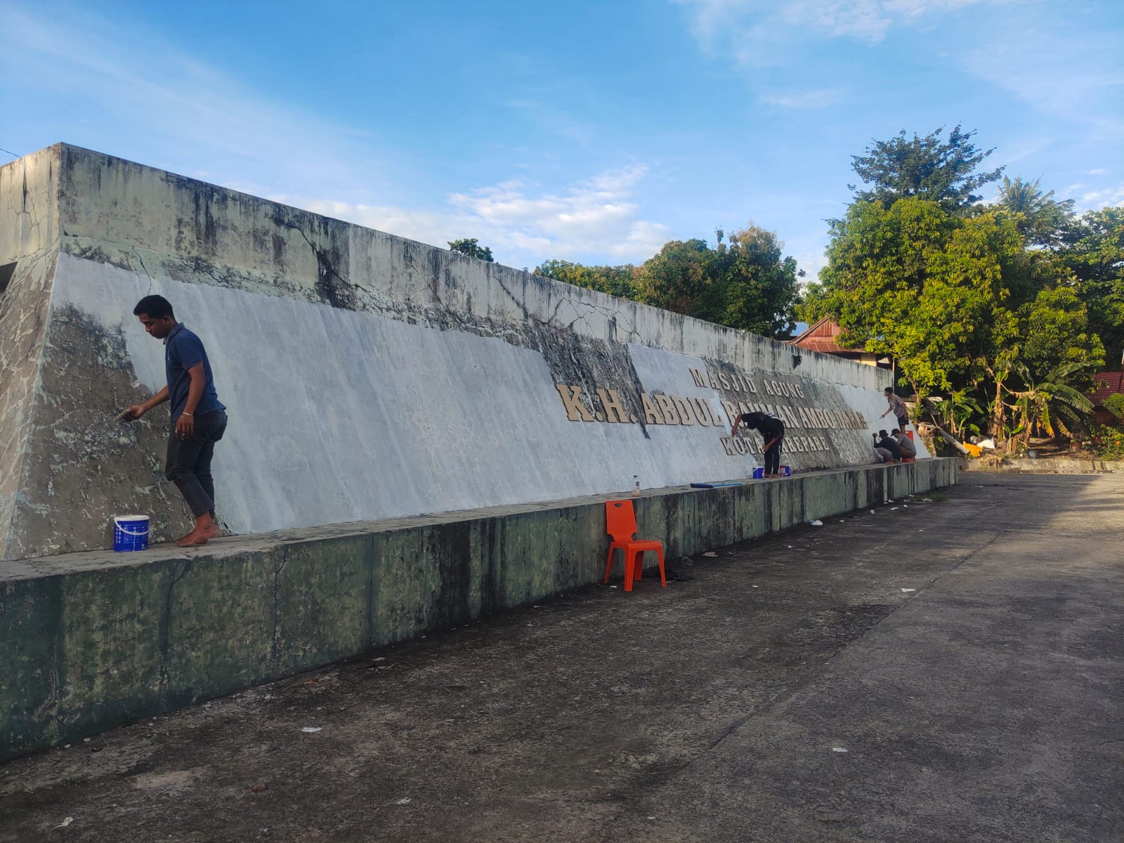 Jelang Ramadan, ASN Pemkot Parepare Bahu Membahu Benahi Masjid Agung 1 Jelang Ramadan, ASN Pemkot Parepare Bahu Membahu Benahi Masjid Agung