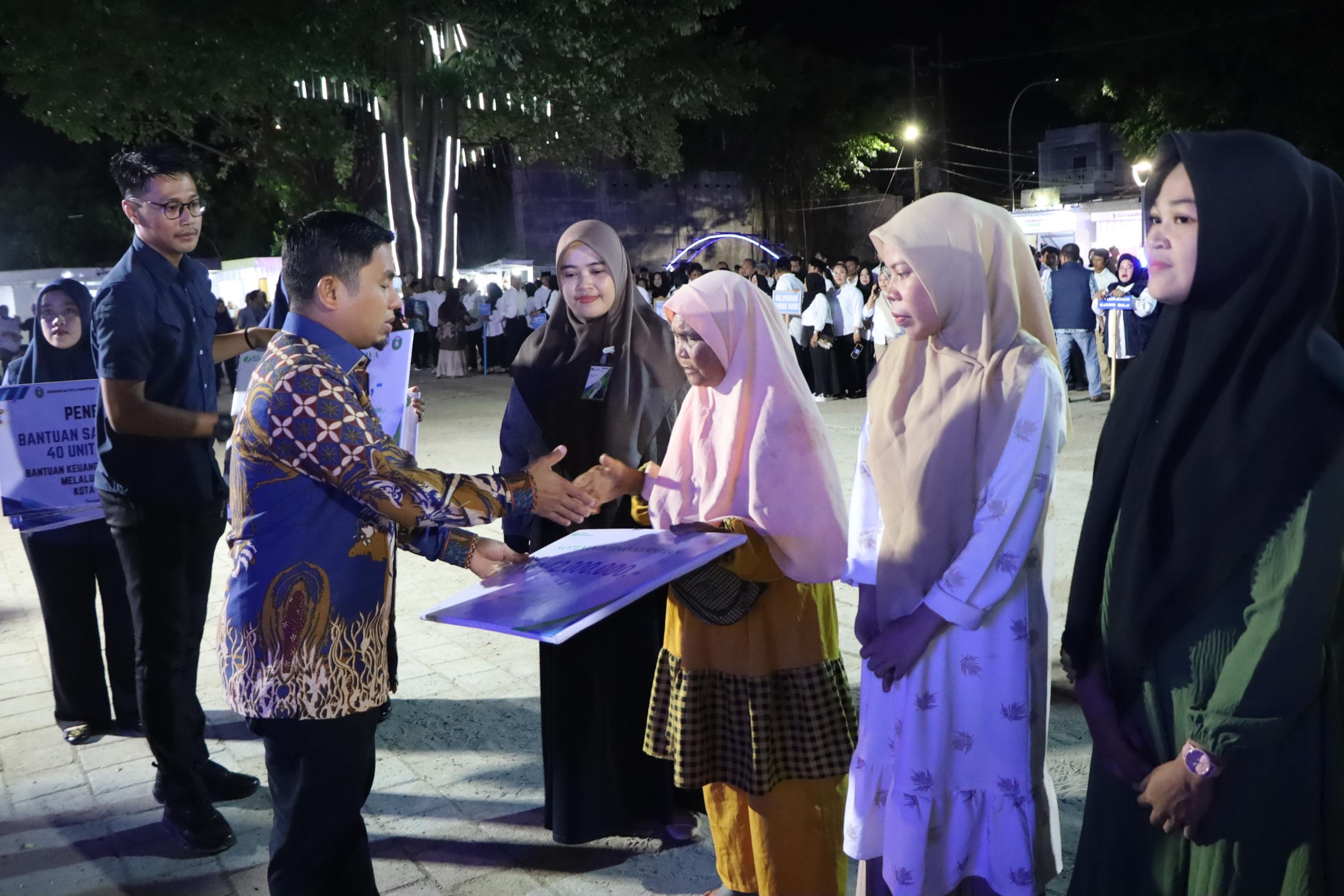 Malam HUT Parepare ke-66, Wali Kota Lantik dan Asuransikan Ratusan Ketua RT/RW