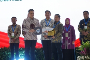 Parepare Raih Sertifikat Menuju Kota Bersih 2025, Terima Piagam dan 3 Motor Sampah
